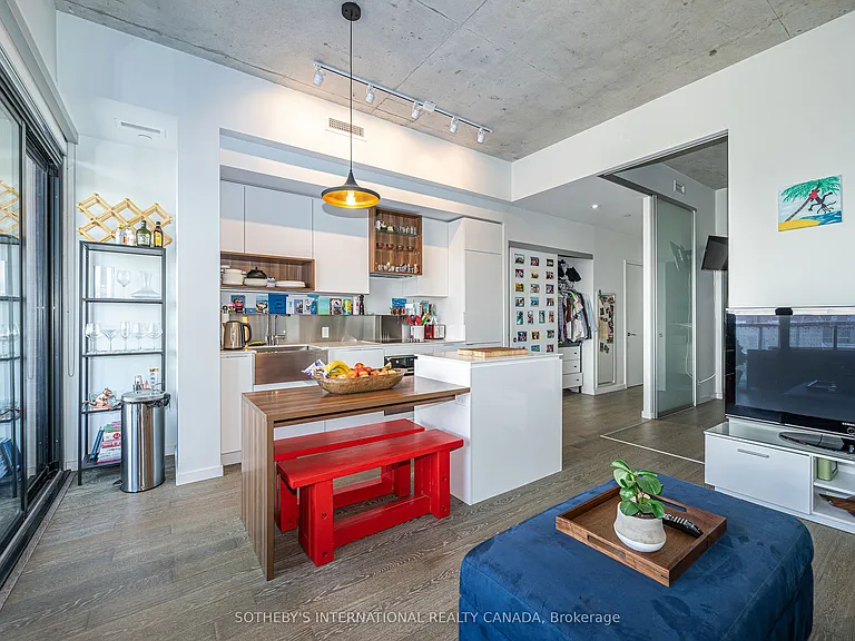 383 Sorauren Ave #807 — Photo 10