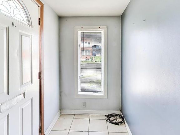 3rd image of 5207 N Lovejoy Ave