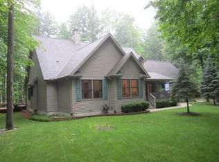 470 E Bannerstone Ct, Midland, MI 48640