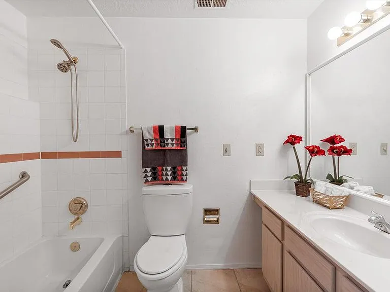 833 Country Club Dr SE #1A — Photo 13
