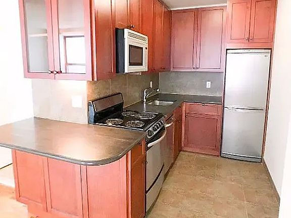3rd image of 112 1st Ave APT 4B