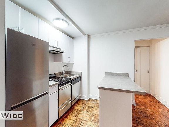 2nd image of 160 E 55th St #1H