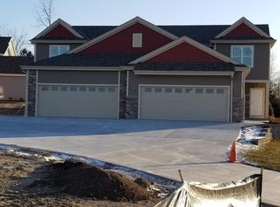 947 Fleetfoot Dr, Waukesha, WI 53186