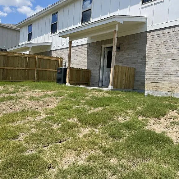 512 Raymond St — Photo 12