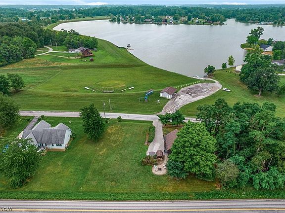 3rd image of 6003 Cinnamon Dr E
