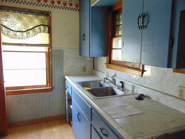 2nd image of 909 N 14th St