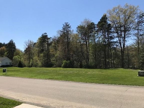 5th image of 61 Pinehill Dr