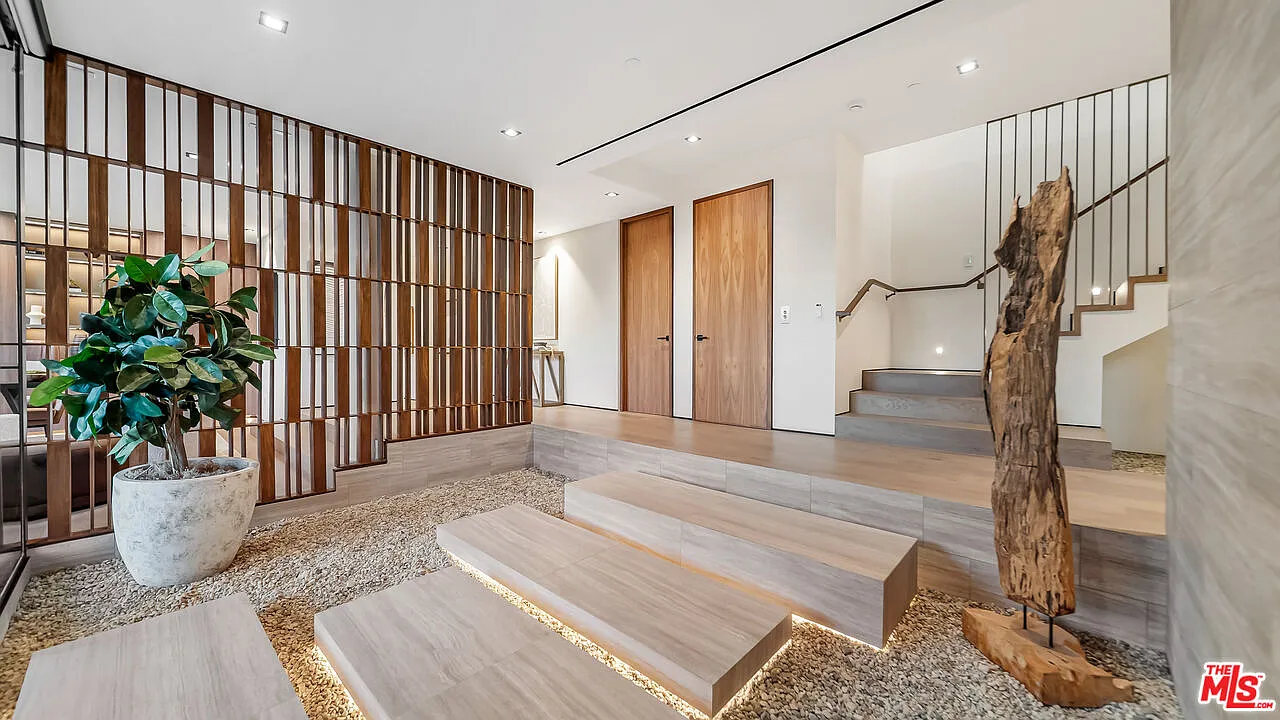 Studio, $32,500 — Photo 4