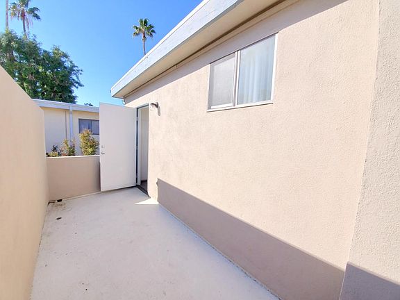 5th image of 13807 Oxnard St APT 19