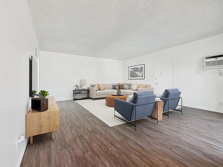 Sepulveda Apartments — Photo 18