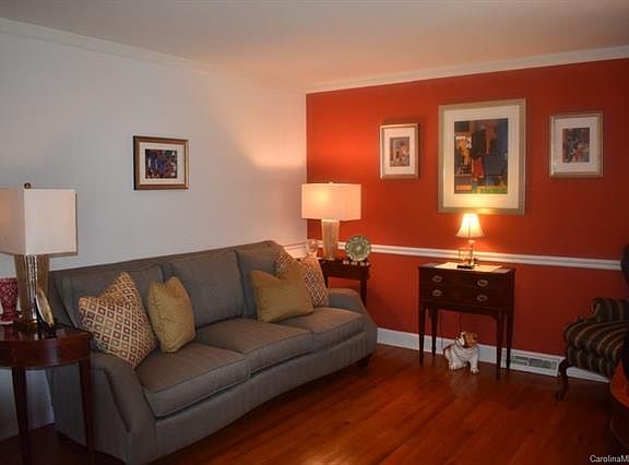 4th image of 3018 Rosehill Dr