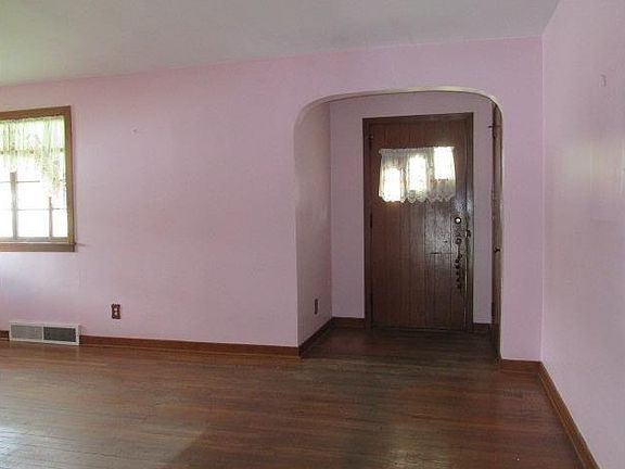 3rd image of 328 Hancock Ave