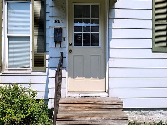 2nd image of 1217 1/2 E Jackson Blvd