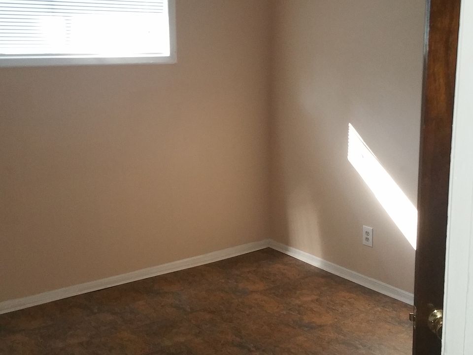 2nd image of 107 Delwood Cir APT C