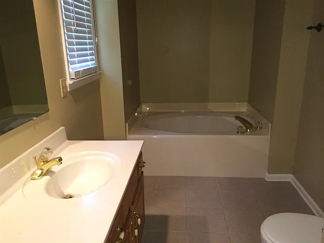 1216 Buckingham Cir — Photo 8