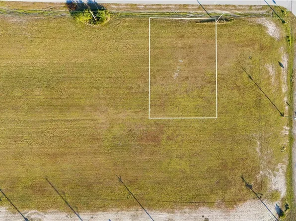 1614 NE Juanita Pl, Cape Coral, FL 33909