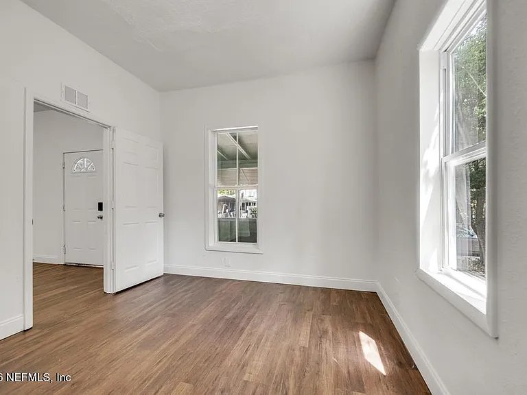 2410 McQuade St — Photo 6