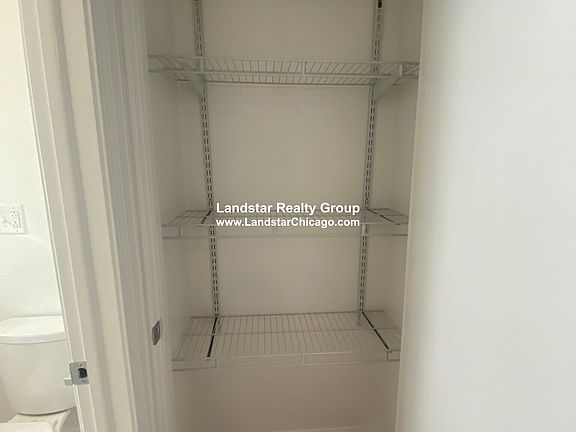 4th image of 4031 N Kenmore Ave APT 207