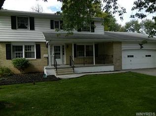 94 Ava Ln, Williamsville, NY 14221