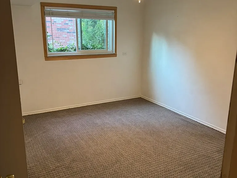 Second lower garden level bedroom with north facing window 13.5' x 10'