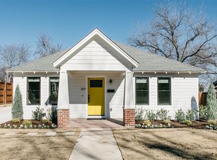 317 E Franklin St, Grapevine, TX 76051