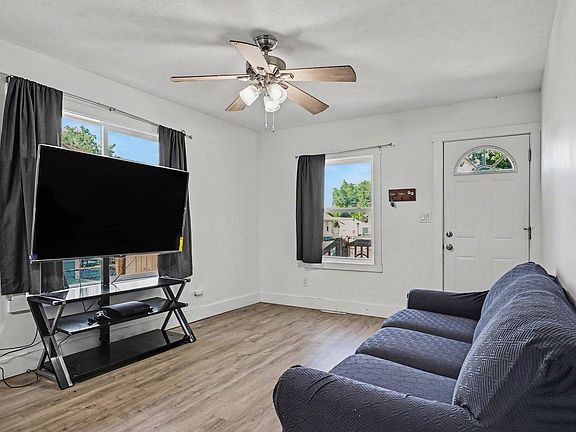3rd image of 526 S 33rd St