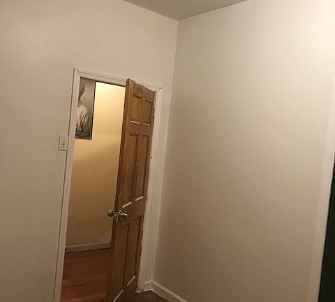 5th image of 956 E 95th St