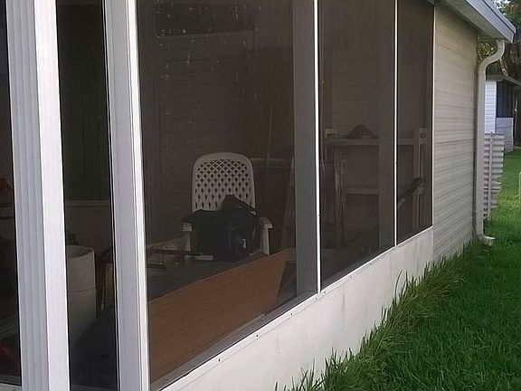 side view screened room