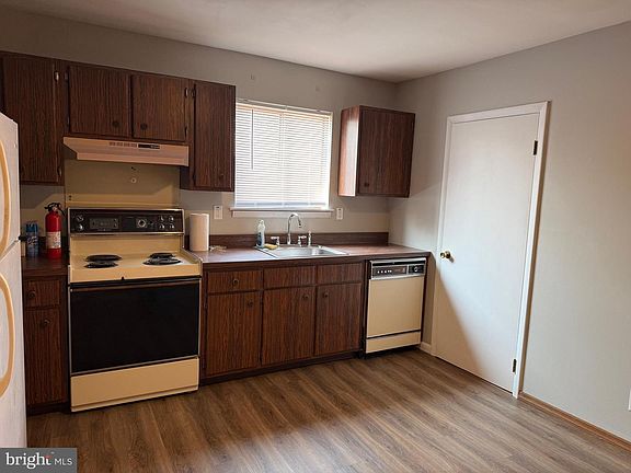 3rd image of 1475-1475 Mount Holly Rd
