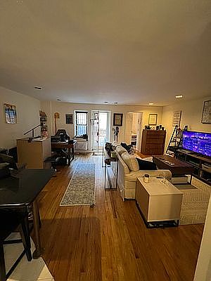 2nd image of 314 W 89th St APT 2