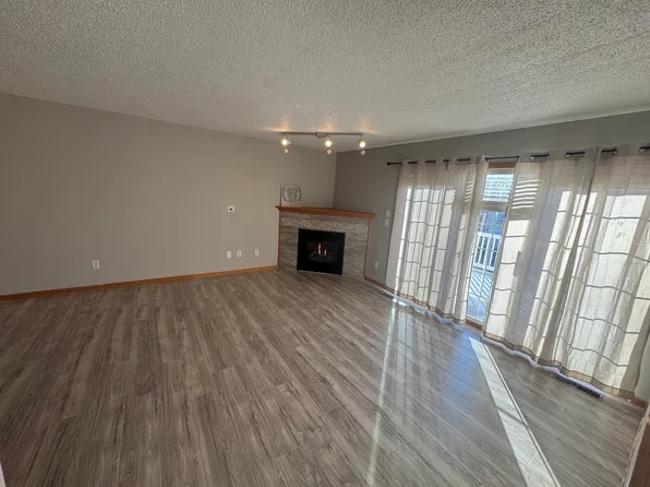 4963 Grenwich Ave N, Oakdale, MN 55128