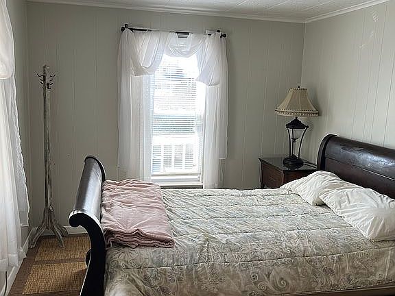 5th image of 21 Asbury Ave