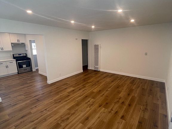3rd image of 10817 S Western Ave #1/2