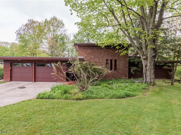 394 Sherry Ln, Berea, OH 44017