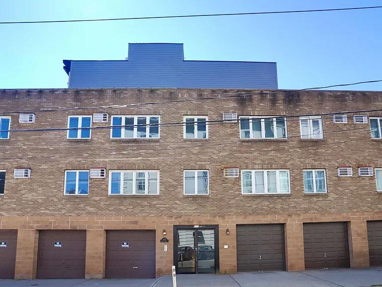 632 Adams St #3 — Photo 23