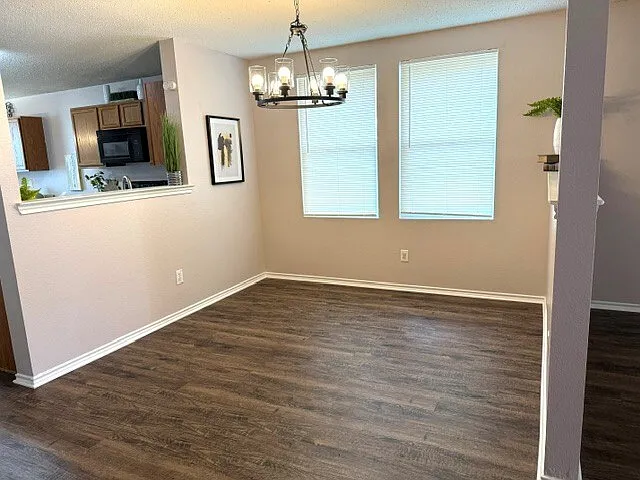 3 bed, 2.0 bath, 1868 sqft, $1,925 — Photo 3