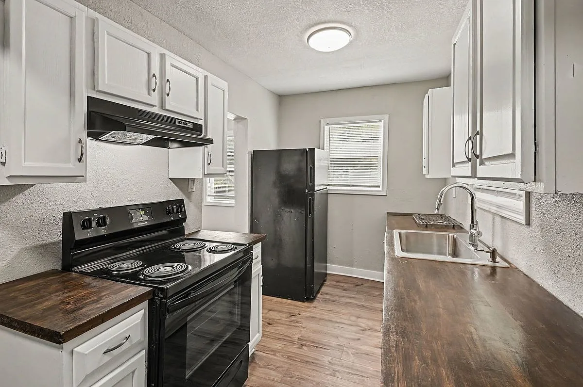 2 bed, 1.0 bath, 864 sqft, $1,300 — Photo 4