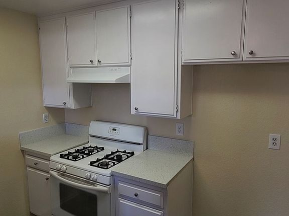 5th image of 1142 Marine Ave #8