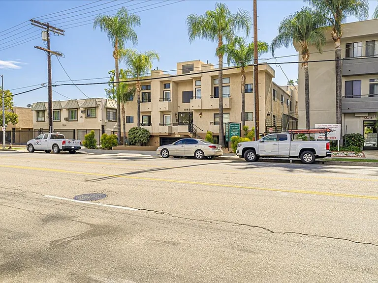 18620 Burbank Blvd #104 — Photo 11