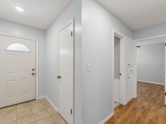 4th image of 213 S Silver Dr
