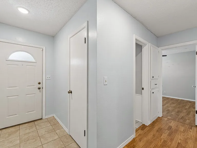213 S Silver Dr — Photo 4