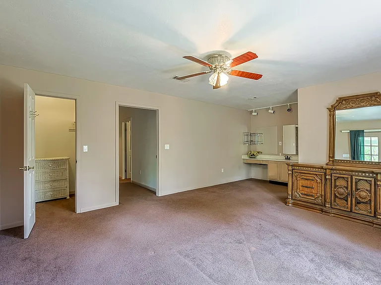 8 Vick Rd — Photo 22