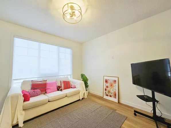 6339 King Wynd SW, Edmonton, AB T6W 1A5