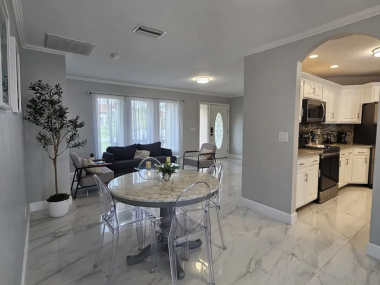 118 SW 21st Ln — Photo 6
