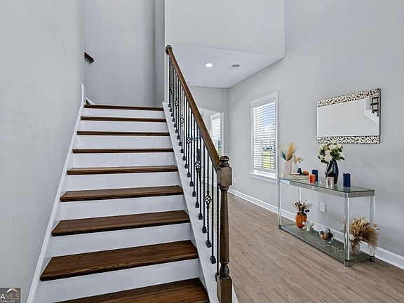 5th image of 74 Winslow Cir