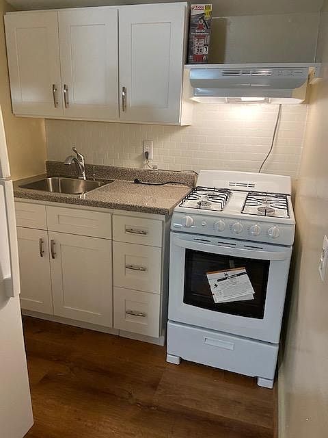 Full Reno Kitchen - brand new appliances, countertop and cabinets.