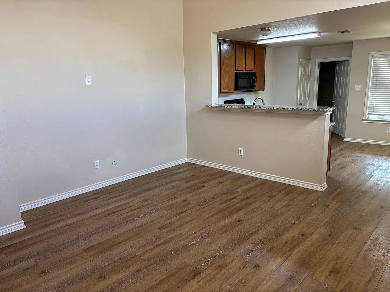 3 bed, 2.0 bath, 1201 sqft, $1,995 — Photo 4