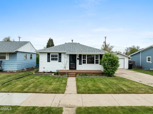 708 18th St W, Williston, ND 58801