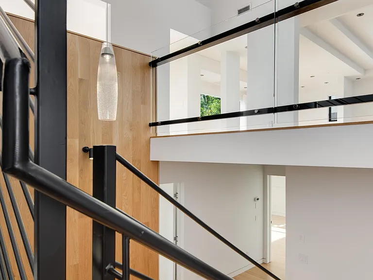 902 Berkeley St — Photo 16
