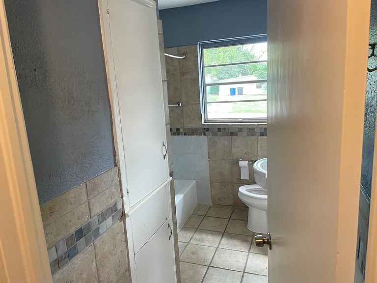742 Olney Dr — Photo 3